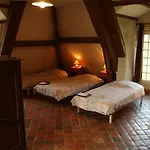 Château De Montramé 3*