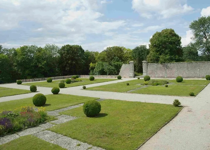 Hotel Chateau De Montrame