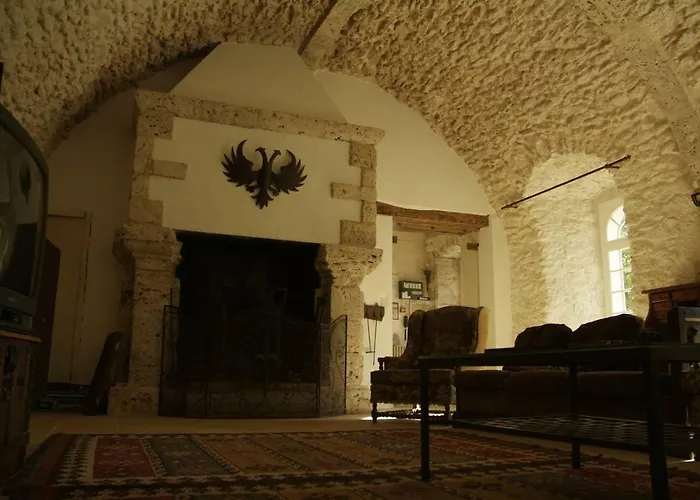 Chateau De Montrame 3*